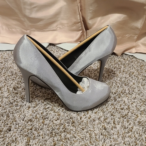 Silver pump - Picture 1 of 4